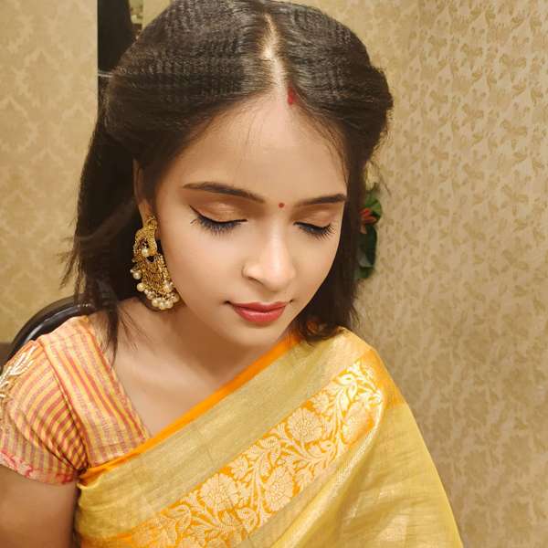 Best Karwa Chauth Light Makeup in Noida sector 62